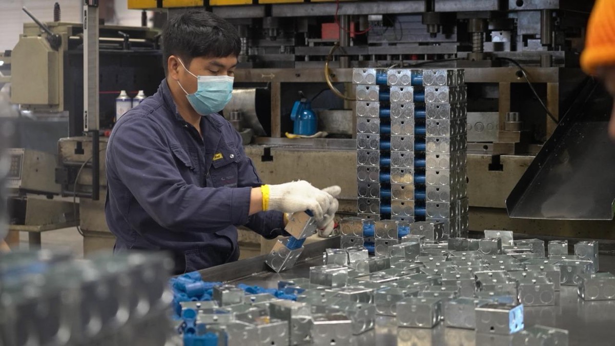 Quality inspection on production floor